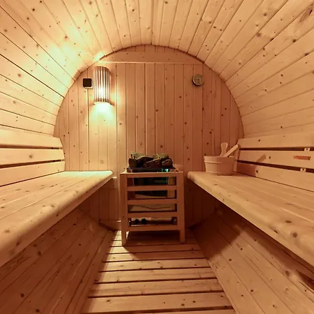 Aprilis With Pool, Jacuzzi And Sauna Galovac