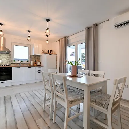 Aprilis With Pool, Jacuzzi And Sauna فيلة Galovac (Zadar)