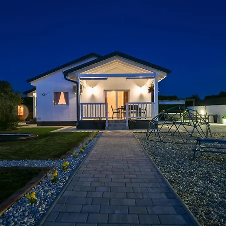 Aprilis With Pool, Jacuzzi And Sauna * Galovac (Zadar)