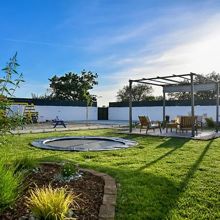 Aprilis With Pool, Jacuzzi And Sauna