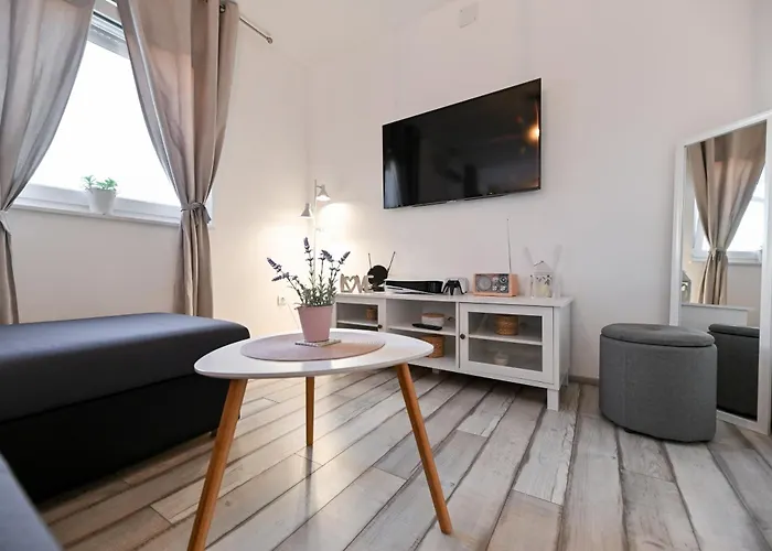 Aprilis With Pool, Jacuzzi And Sauna *