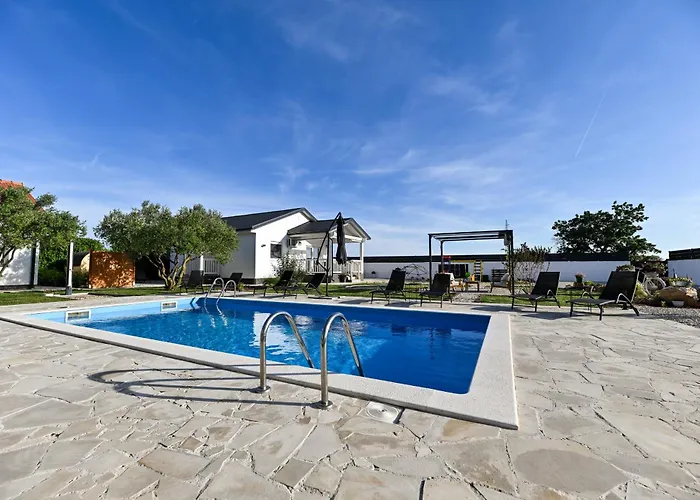 Aprilis With Pool, Jacuzzi And Sauna *