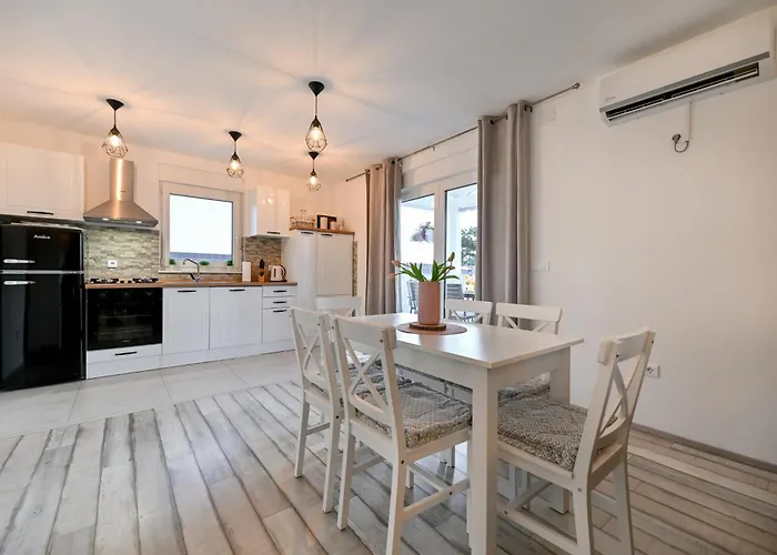 Aprilis With Pool, Jacuzzi And Sauna Villa Galovac