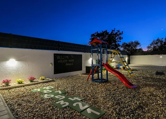 Vila Aprilis With Pool, Jacuzzi And Sauna *