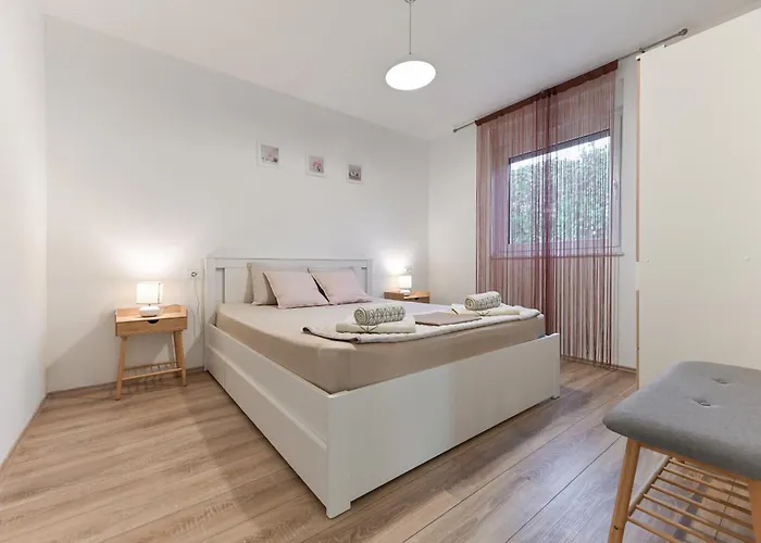 Aprilis With Pool, Jacuzzi And Sauna *