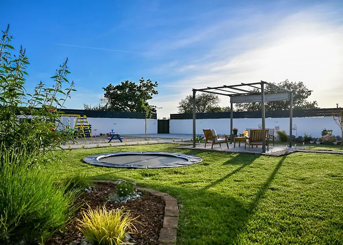 Aprilis With Pool, Jacuzzi And Sauna