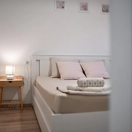 Aprilis With Pool, Jacuzzi And Sauna Villa