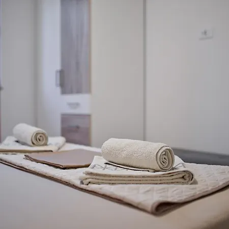 Aprilis With Pool, Jacuzzi And Sauna * Galovac (Zadar)