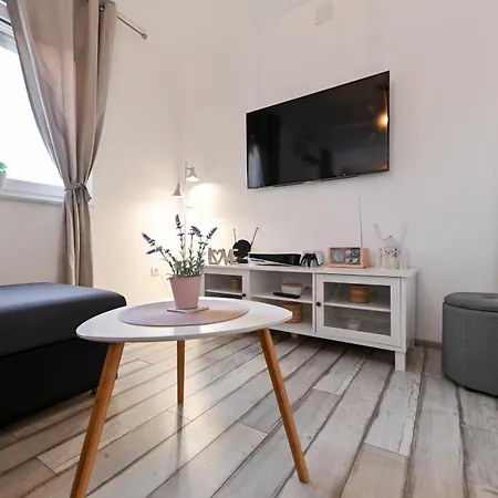 Aprilis With Pool, Jacuzzi And Sauna *