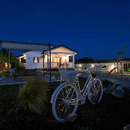 Aprilis With Pool, Jacuzzi And Sauna