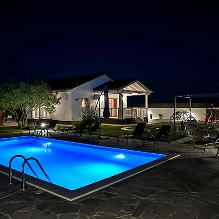 Aprilis With Pool, Jacuzzi And Sauna Villa *