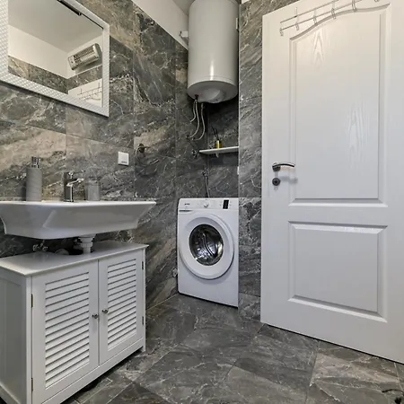 Aprilis With Pool, Jacuzzi And Sauna Villa