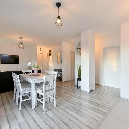 Villa Aprilis With Pool, Jacuzzi And Sauna