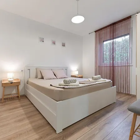 Aprilis With Pool, Jacuzzi And Sauna *