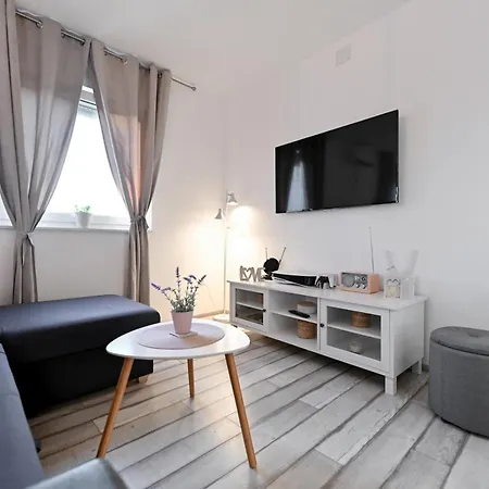 Aprilis With Pool, Jacuzzi And Sauna Villa *