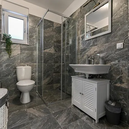 Villa Aprilis With Pool, Jacuzzi And Sauna Galovac (Zadar)