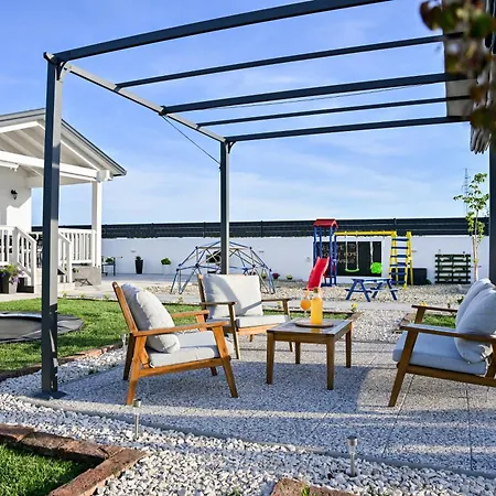 Aprilis With Pool, Jacuzzi And Sauna *