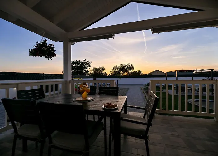 Aprilis With Pool, Jacuzzi And Sauna * Galovac (Zadar)