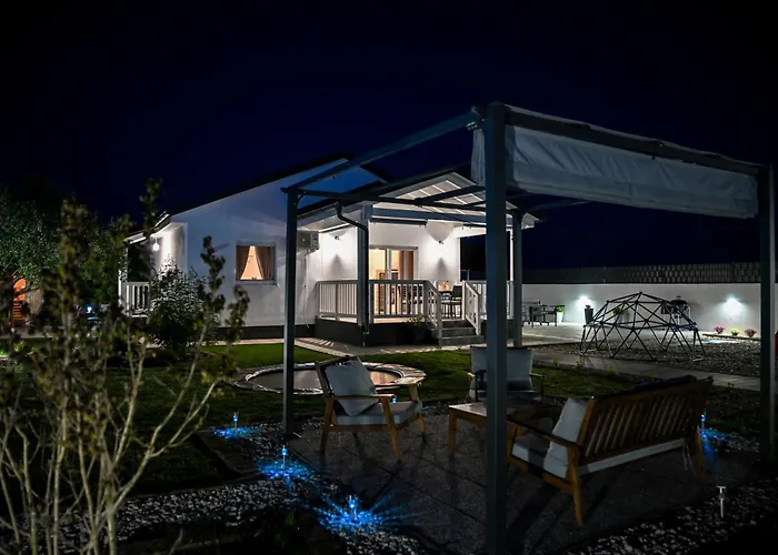 Вилла Aprilis With Pool, Jacuzzi And Sauna