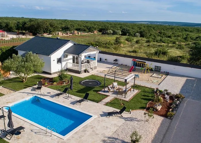Aprilis With Pool, Jacuzzi And Sauna Вилла *