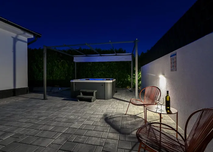 Вилла Aprilis With Pool, Jacuzzi And Sauna *
