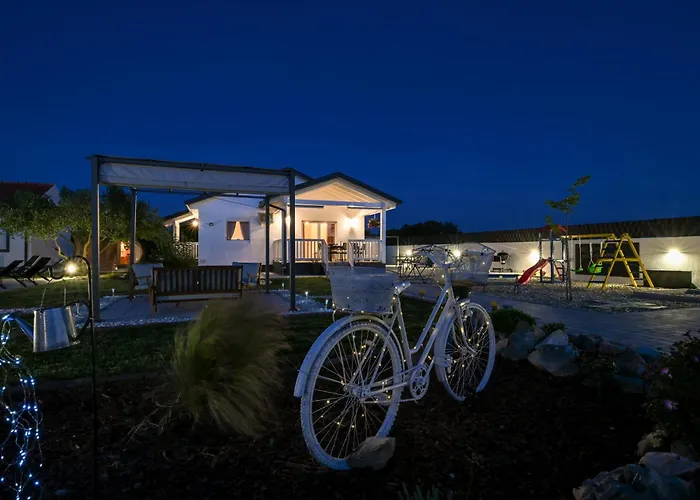 Aprilis With Pool, Jacuzzi And Sauna