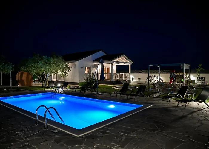 Aprilis With Pool, Jacuzzi And Sauna فيلة *