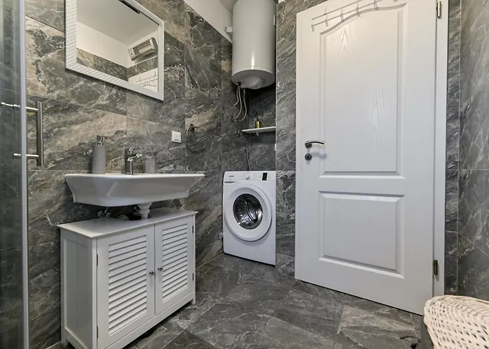 Aprilis With Pool, Jacuzzi And Sauna Вилла