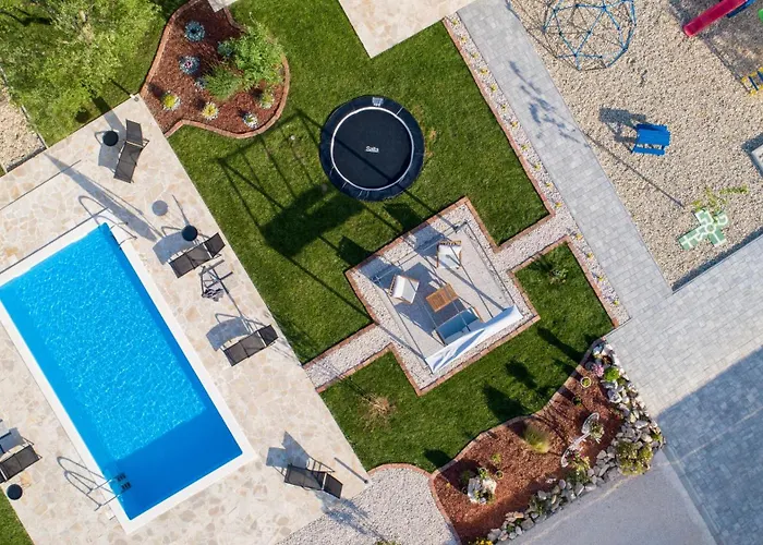 Aprilis With Pool, Jacuzzi And Sauna فيلة Galovac (Zadar)