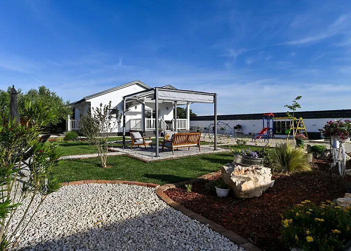 Aprilis With Pool, Jacuzzi And Sauna Вилла