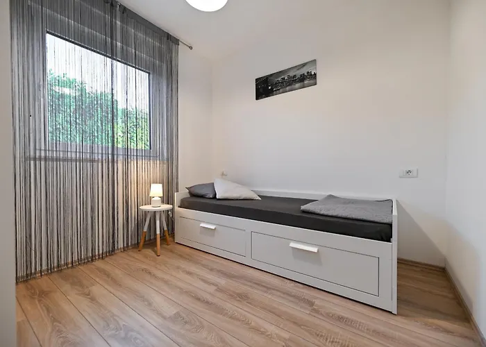 Aprilis With Pool, Jacuzzi And Sauna Вилла Galovac (Zadar)