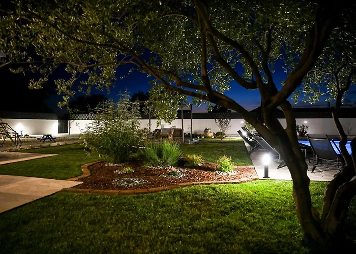 Aprilis With Pool, Jacuzzi And Sauna