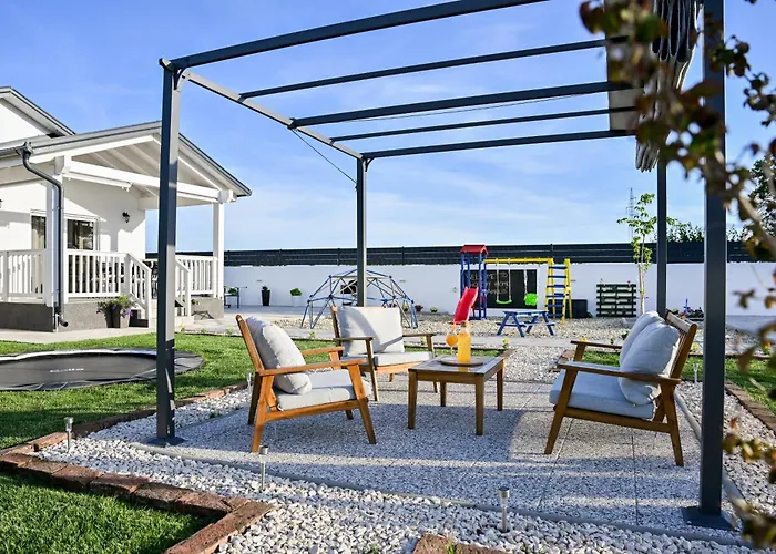 Aprilis With Pool, Jacuzzi And Sauna *